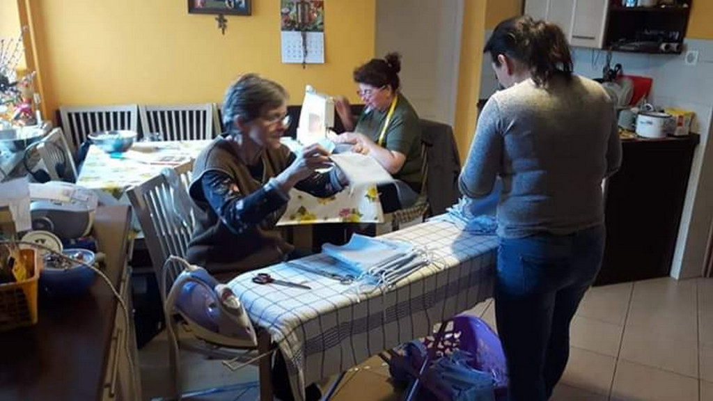 Lewin Brzeski szyje maseczki!