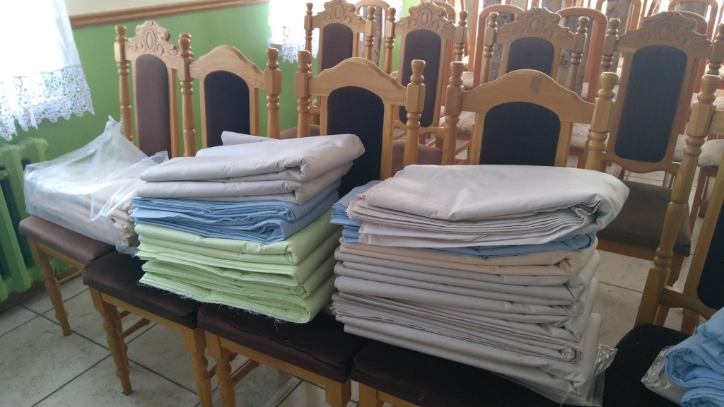 Lewin Brzeski szyje maseczki!