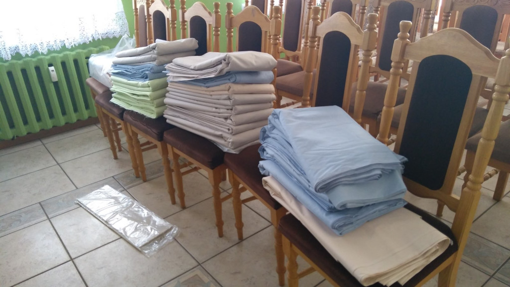 Lewin Brzeski szyje maseczki!