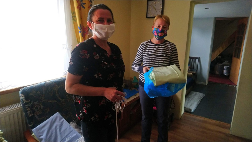 Lewin Brzeski szyje maseczki!