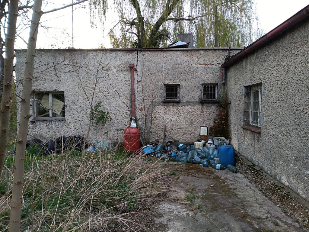 Zrobili chlew i się wynieśli?