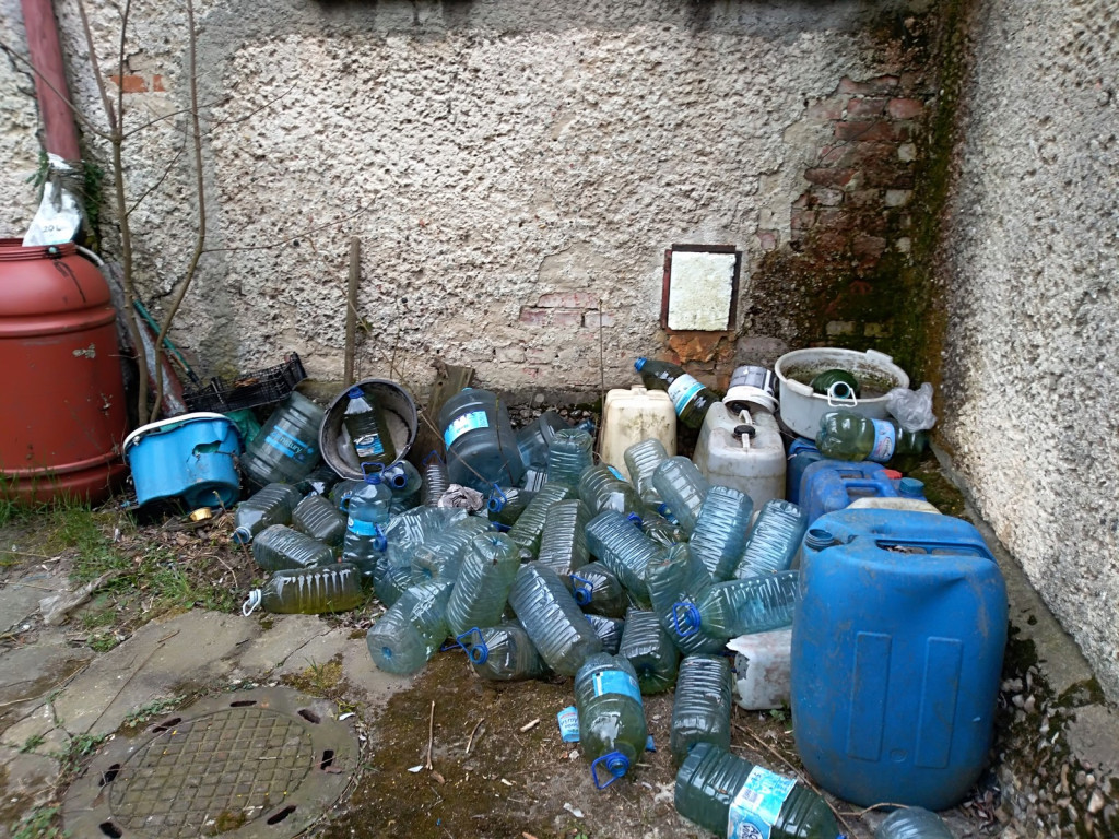 Zrobili chlew i się wynieśli?