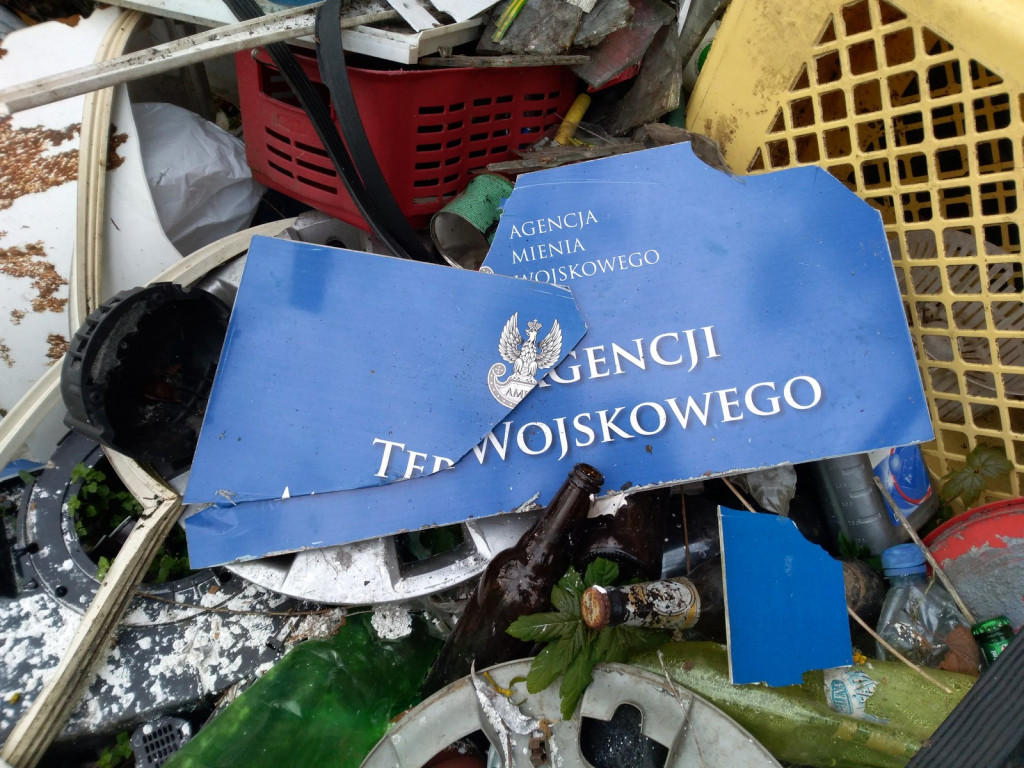 Zrobili chlew i się wynieśli?