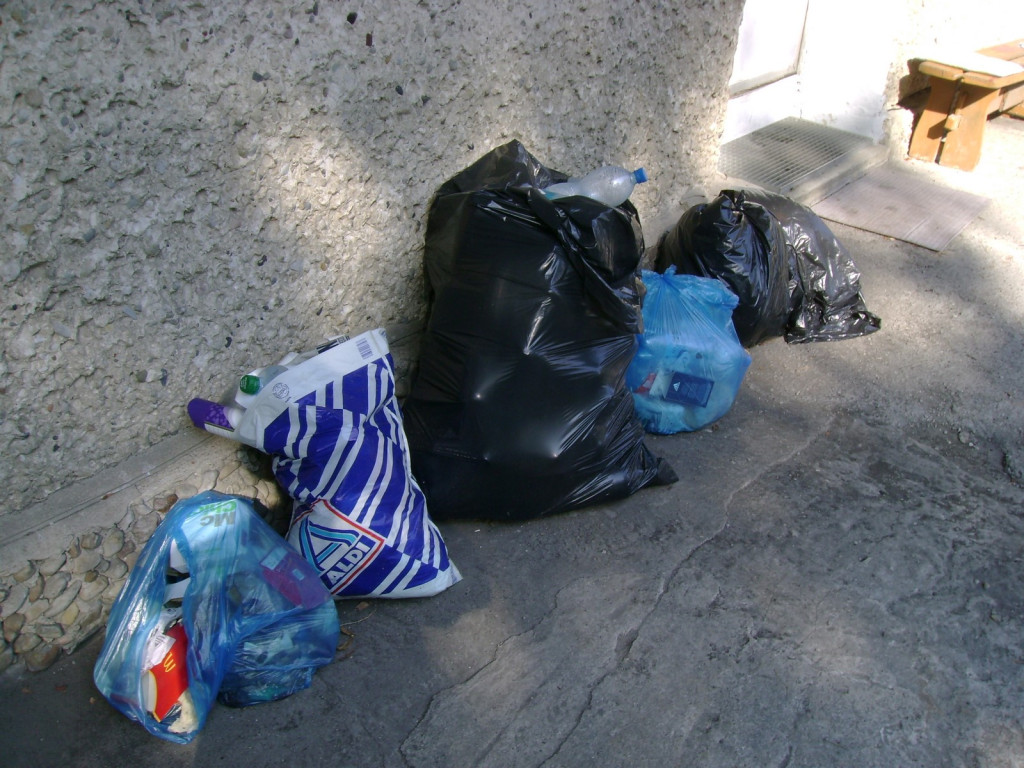 Zrobili chlew i się wynieśli?