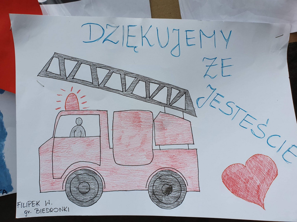 #BrawoDlaWas - Przedszkolaki z Lewina Brzeskiego dziękują służbom za ich pracę w czasie epidemii