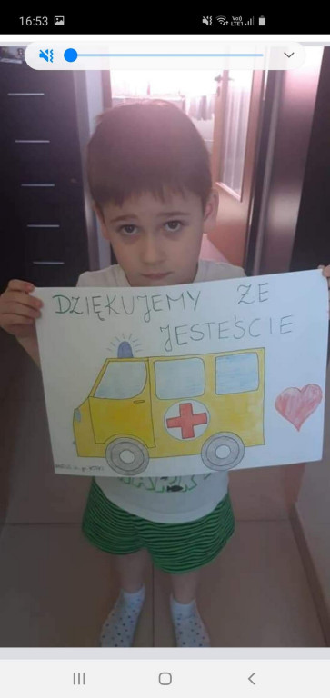 #BrawoDlaWas - Przedszkolaki z Lewina Brzeskiego dziękują służbom za ich pracę w czasie epidemii