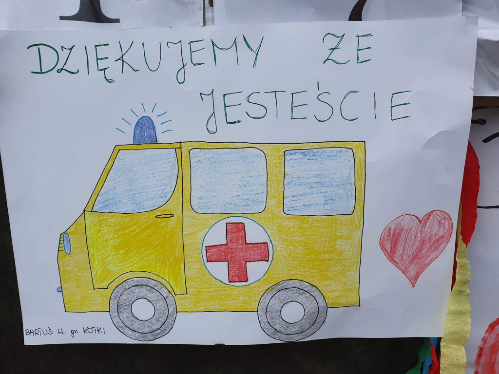 #BrawoDlaWas - Przedszkolaki z Lewina Brzeskiego dziękują służbom za ich pracę w czasie epidemii