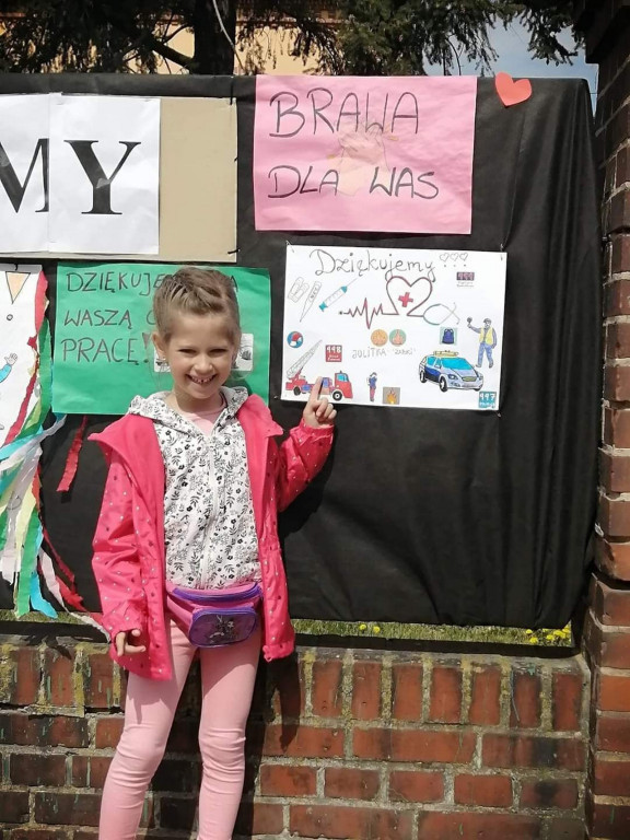 #BrawoDlaWas - Przedszkolaki z Lewina Brzeskiego dziękują służbom za ich pracę w czasie epidemii
