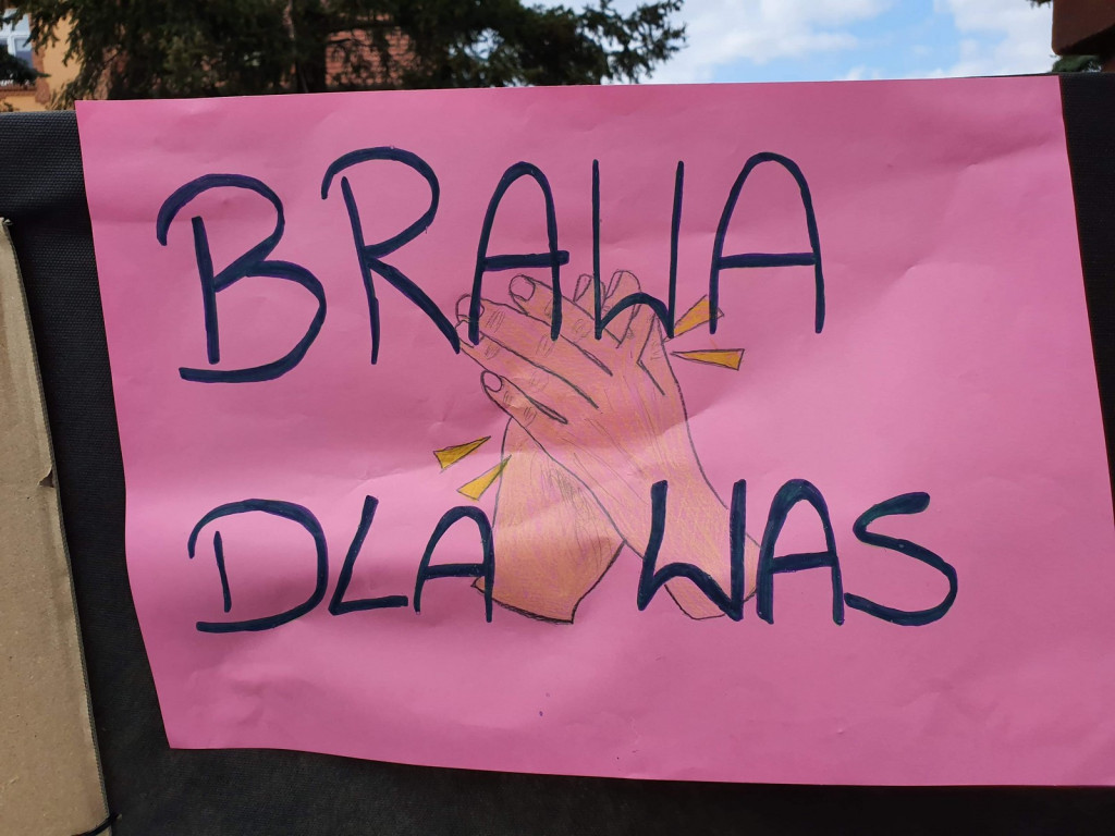 #BrawoDlaWas - Przedszkolaki z Lewina Brzeskiego dziękują służbom za ich pracę w czasie epidemii