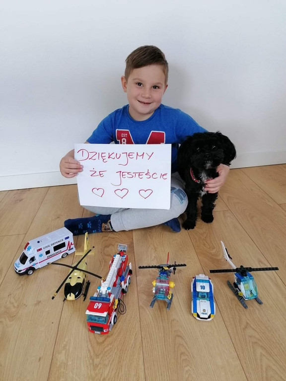 #BrawoDlaWas - Przedszkolaki z Lewina Brzeskiego dziękują służbom za ich pracę w czasie epidemii