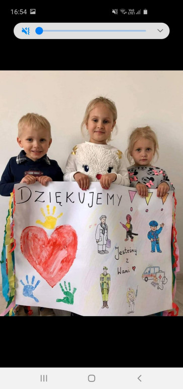 #BrawoDlaWas - Przedszkolaki z Lewina Brzeskiego dziękują służbom za ich pracę w czasie epidemii