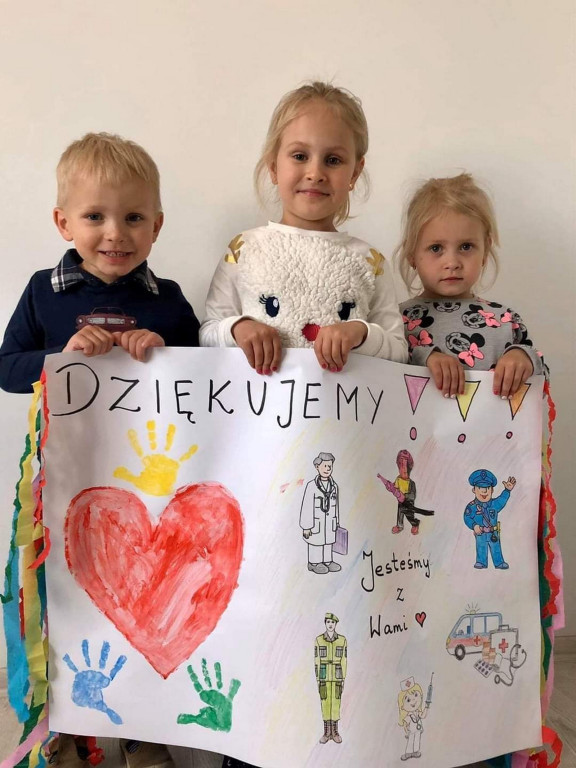 #BrawoDlaWas - Przedszkolaki z Lewina Brzeskiego dziękują służbom za ich pracę w czasie epidemii