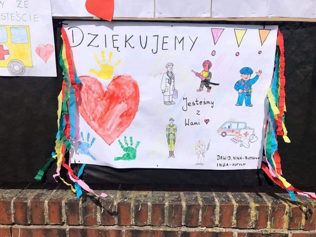 #BrawoDlaWas - Przedszkolaki z Lewina Brzeskiego dziękują służbom za ich pracę w czasie epidemii