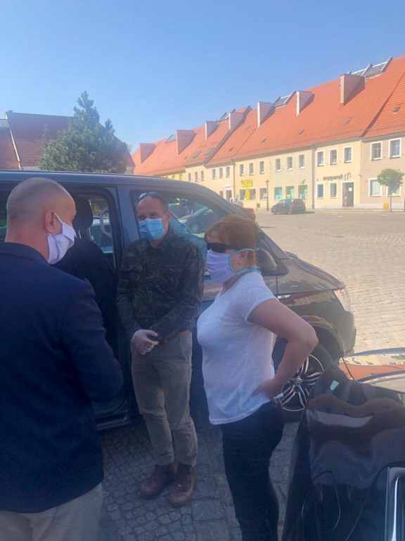 Kolejna partia maseczek ochronnych trafiła do mieszkańców Lewina Brzeskiego.