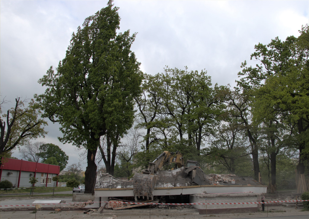 Budynek byłego dworca PKS zburzony (zdjęcia)