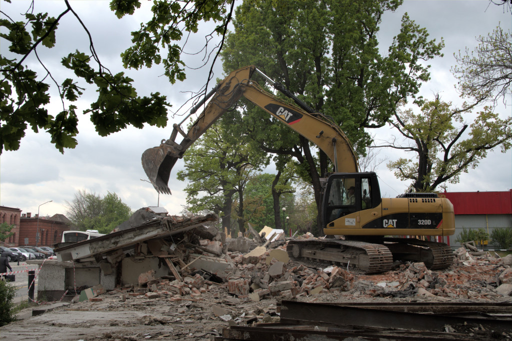 Budynek byłego dworca PKS zburzony (zdjęcia)
