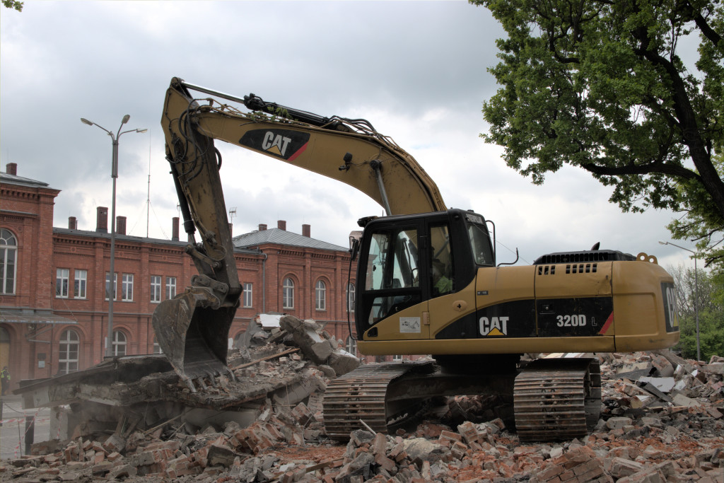 Budynek byłego dworca PKS zburzony (zdjęcia)