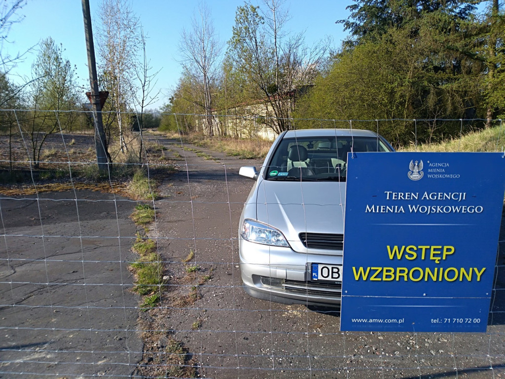 Budowa płotu, czyli kabaret na brzeskiej Zielonce - felieton Marka Popowskiego