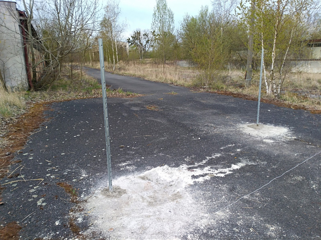 Budowa płotu, czyli kabaret na brzeskiej Zielonce - felieton Marka Popowskiego