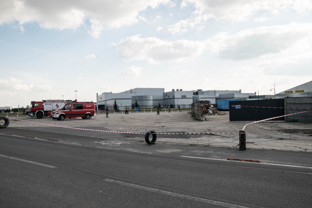 Chemikalia składowane w Skarbimierzu-Osiedle wyciekają z rozszczelnionych zbiorników. Były mieszane z ziemią i gromadzone na hałdzie gleby