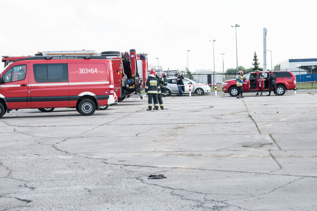 Chemikalia składowane w Skarbimierzu-Osiedle wyciekają z rozszczelnionych zbiorników. Były mieszane z ziemią i gromadzone na hałdzie gleby