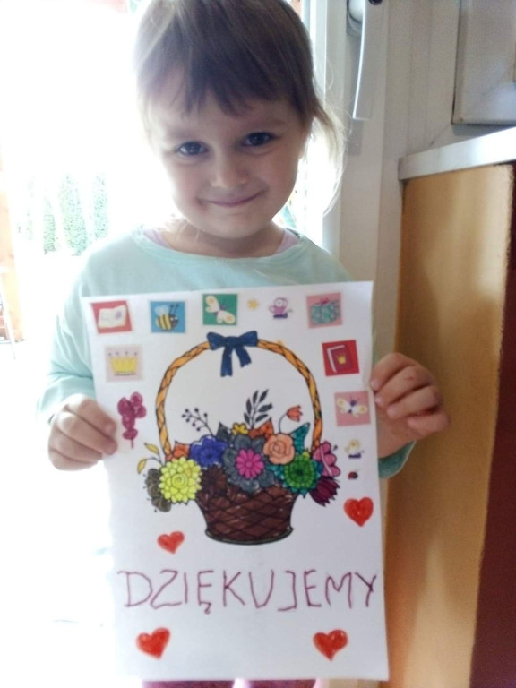 Dzieci z PP1 w Lewinie Brzeskim dziękują bibliotekarzom za ich pracę!