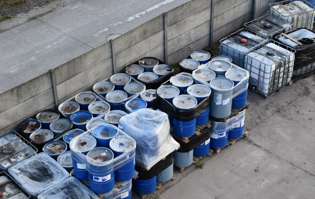 Nowe informacje ws. składowania odpadów w Skarbimierzu-Osiedle. To działo się w sąsiedztwie Urzędu Gminy