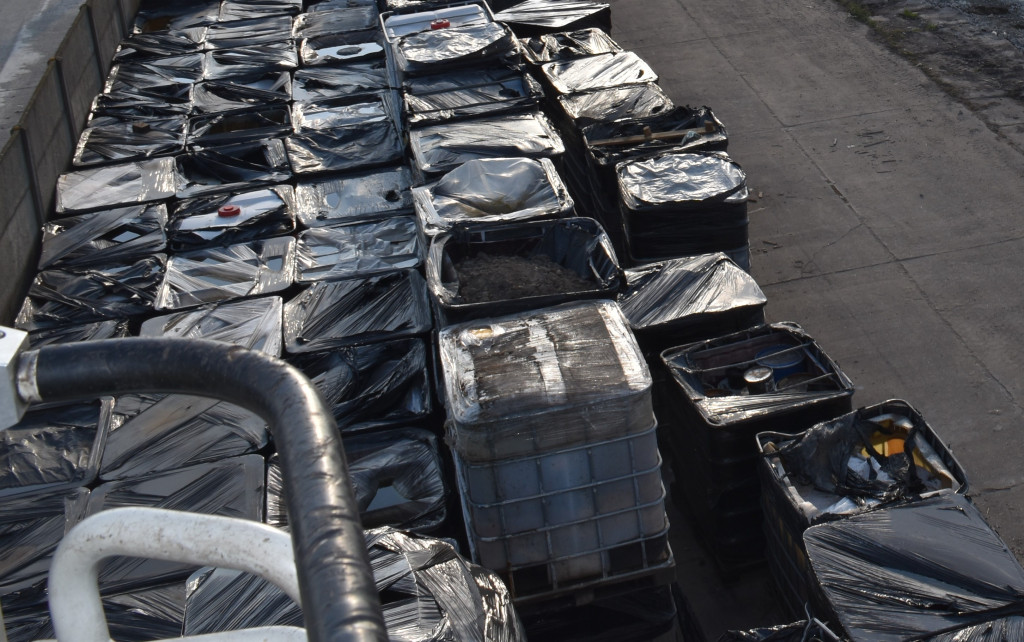 Nowe informacje ws. składowania odpadów w Skarbimierzu-Osiedle. To działo się w sąsiedztwie Urzędu Gminy