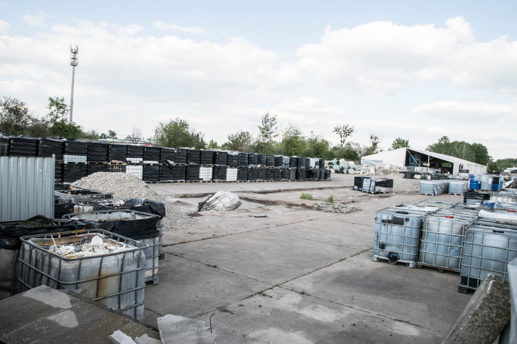 Zdjęcia satelitarne pokazują jak zmieniało się składowisko odpadów w Skarbimierzu-Osiedle