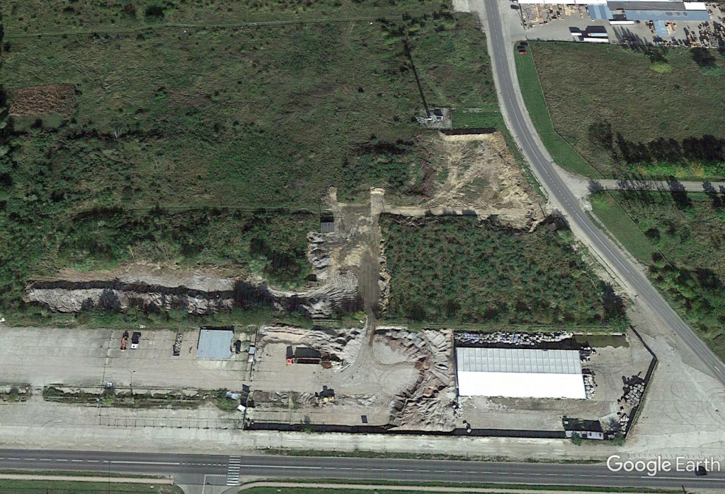 Zdjęcia satelitarne pokazują jak zmieniało się składowisko odpadów w Skarbimierzu-Osiedle