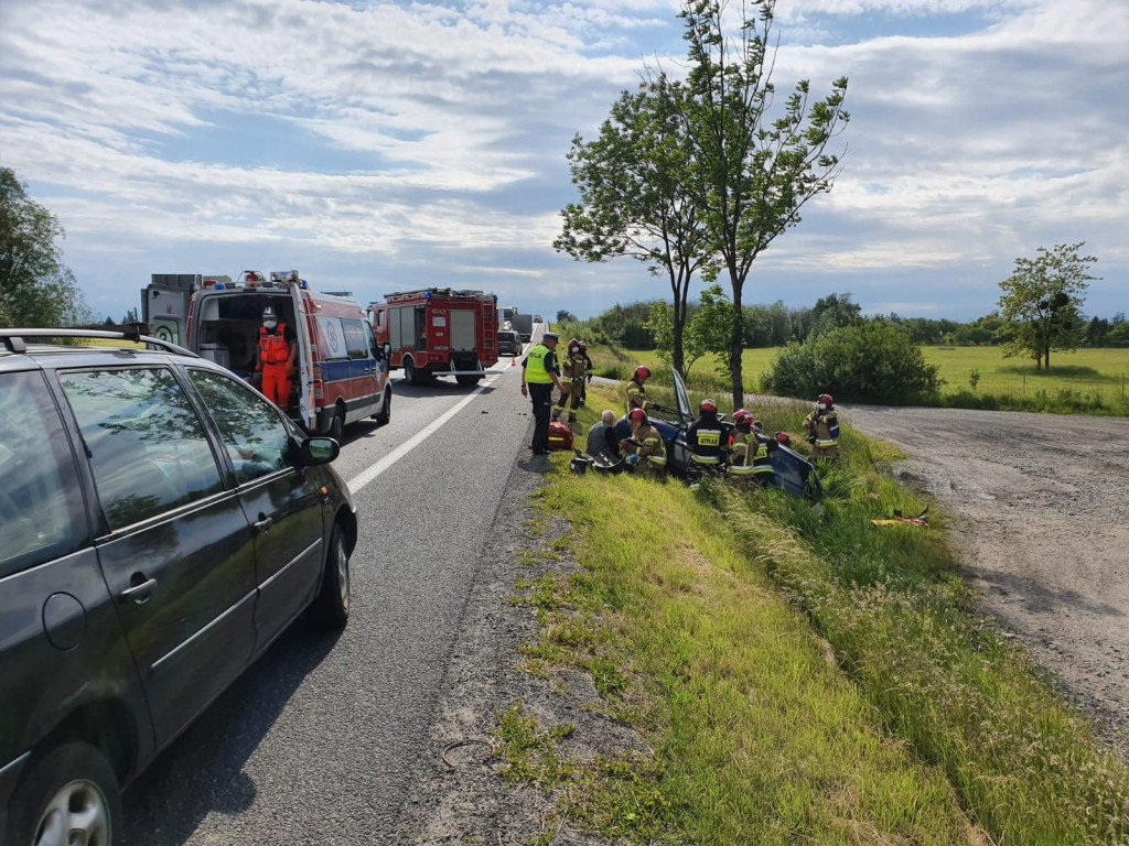 Zderzenie busa z osobówką na obwodnicy Brzegu