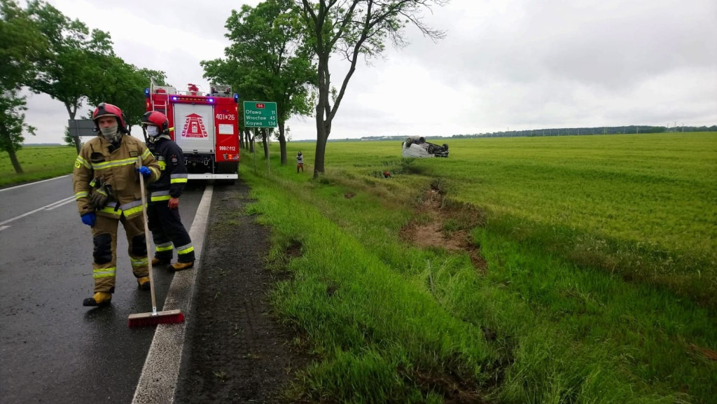 Zderzenie busa z osobówką na obwodnicy Brzegu