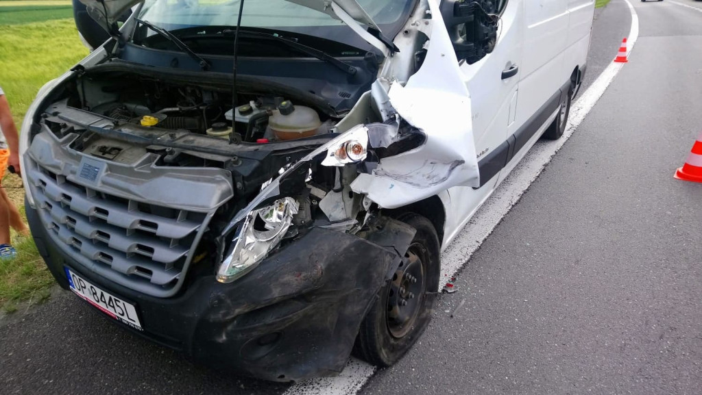 Zderzenie busa z osobówką na obwodnicy Brzegu