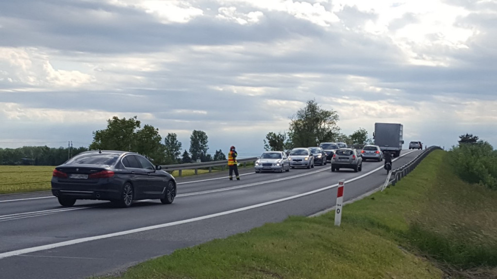 Zderzenie busa z osobówką na obwodnicy Brzegu