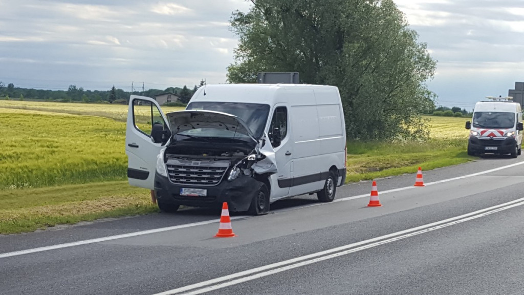 Zderzenie busa z osobówką na obwodnicy Brzegu