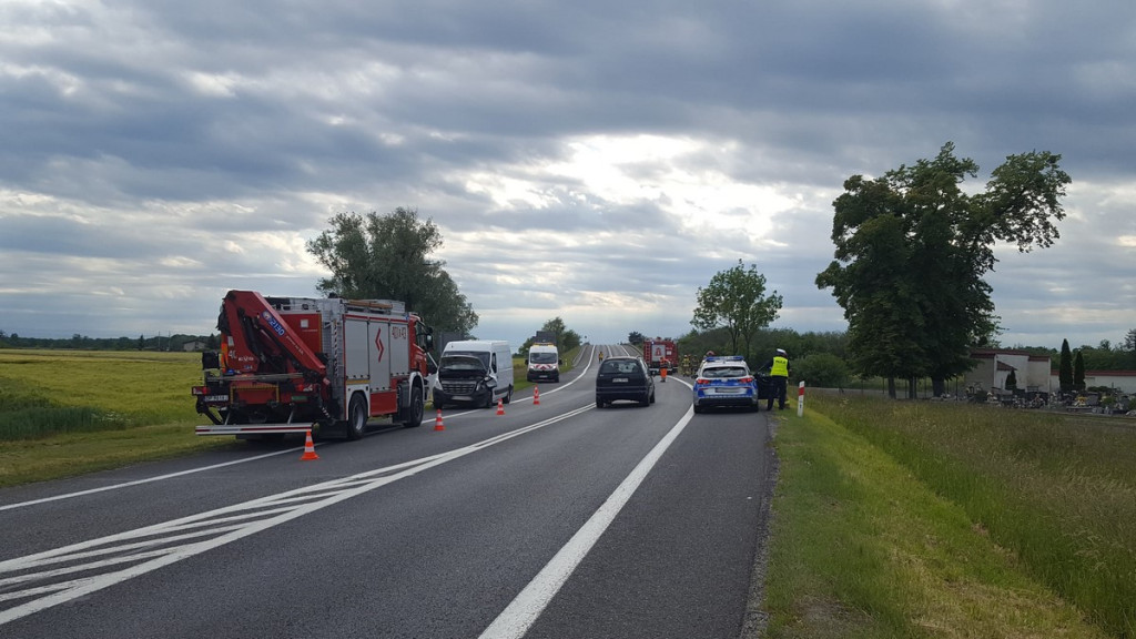 Zderzenie busa z osobówką na obwodnicy Brzegu