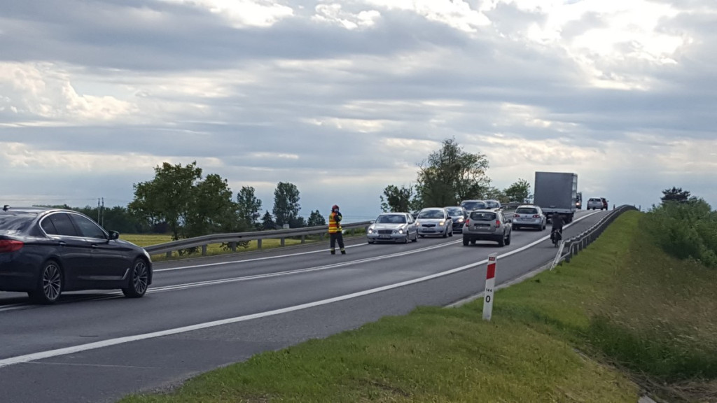 Zderzenie busa z osobówką na obwodnicy Brzegu