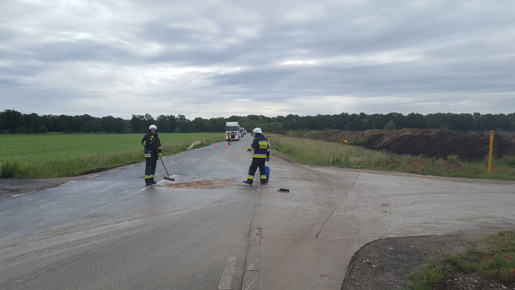Dwa zdarzenia drogowe na terenie gminy Grodków. Poszkodowana maturzystka trafiła do szpitala