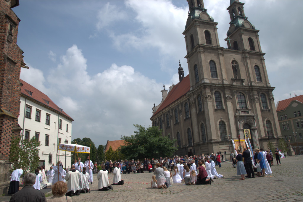Boże Ciało i procesje w czasie epidemii. Mimo utrudnień i ograniczeń było bardzo uroczyście (ZDJĘCIA)