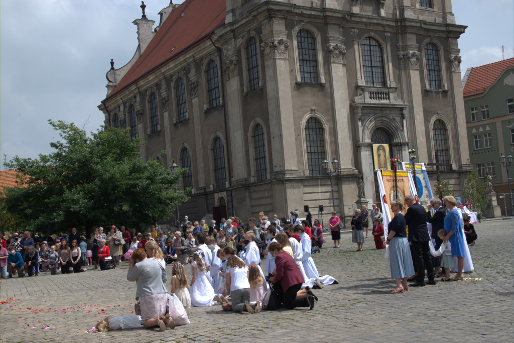 Boże Ciało i procesje w czasie epidemii. Mimo utrudnień i ograniczeń było bardzo uroczyście (ZDJĘCIA)
