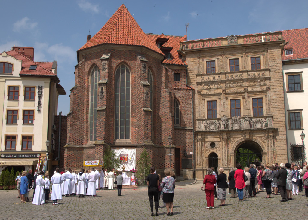 Boże Ciało i procesje w czasie epidemii. Mimo utrudnień i ograniczeń było bardzo uroczyście (ZDJĘCIA)