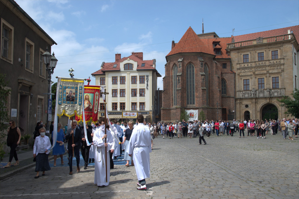 Boże Ciało i procesje w czasie epidemii. Mimo utrudnień i ograniczeń było bardzo uroczyście (ZDJĘCIA)
