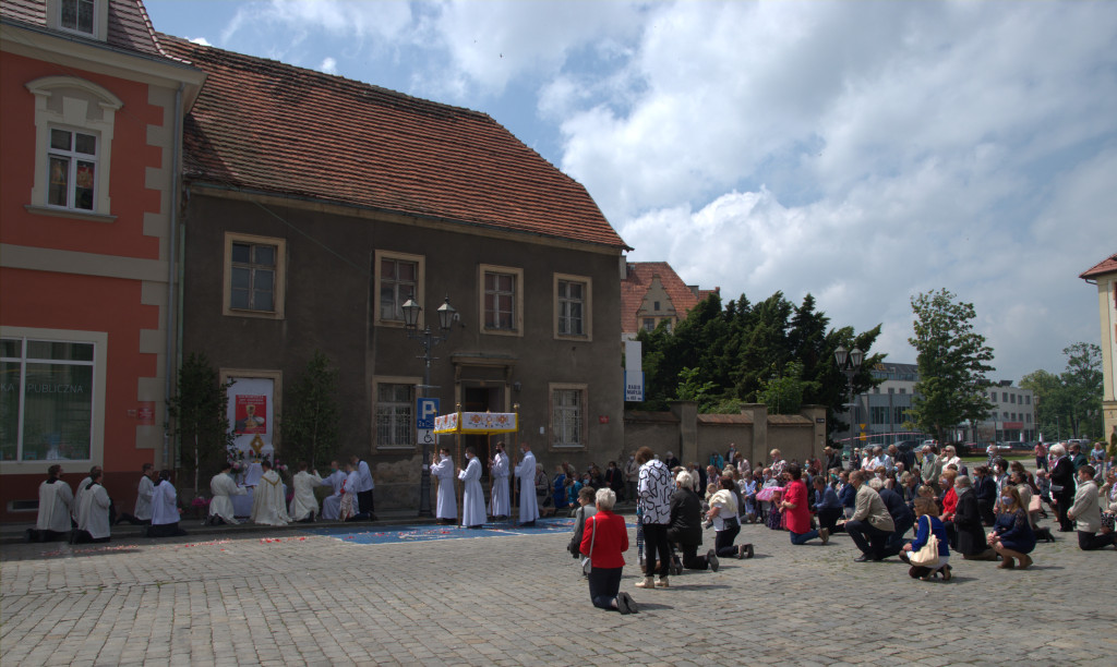 Boże Ciało i procesje w czasie epidemii. Mimo utrudnień i ograniczeń było bardzo uroczyście (ZDJĘCIA)