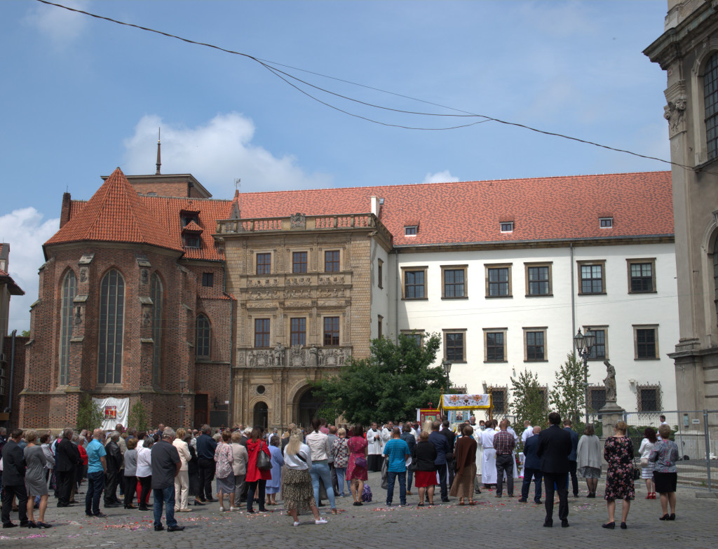 Boże Ciało i procesje w czasie epidemii. Mimo utrudnień i ograniczeń było bardzo uroczyście (ZDJĘCIA)