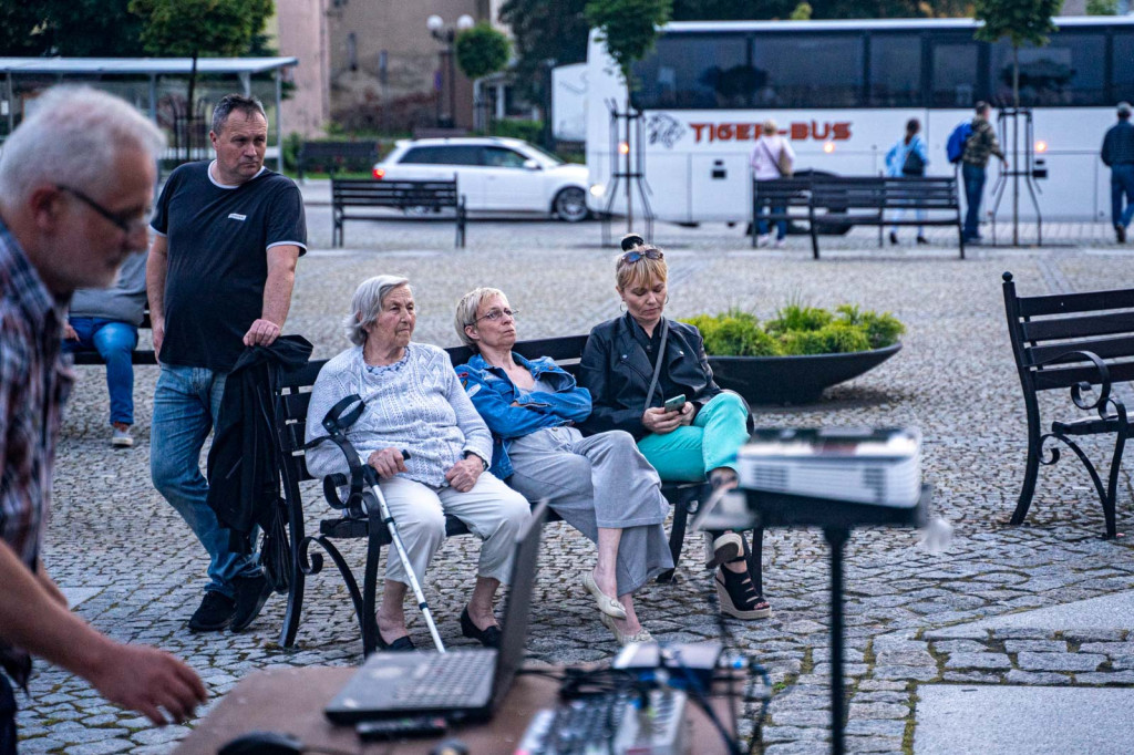 Hołd dla ofiar pierwszego transportu do KL Auschwitz. Projekcja filmów w Grodkowie