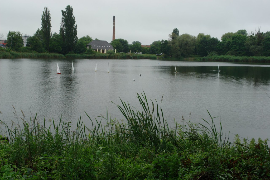 Regaty jachtów sterowane radiem w Brzegu