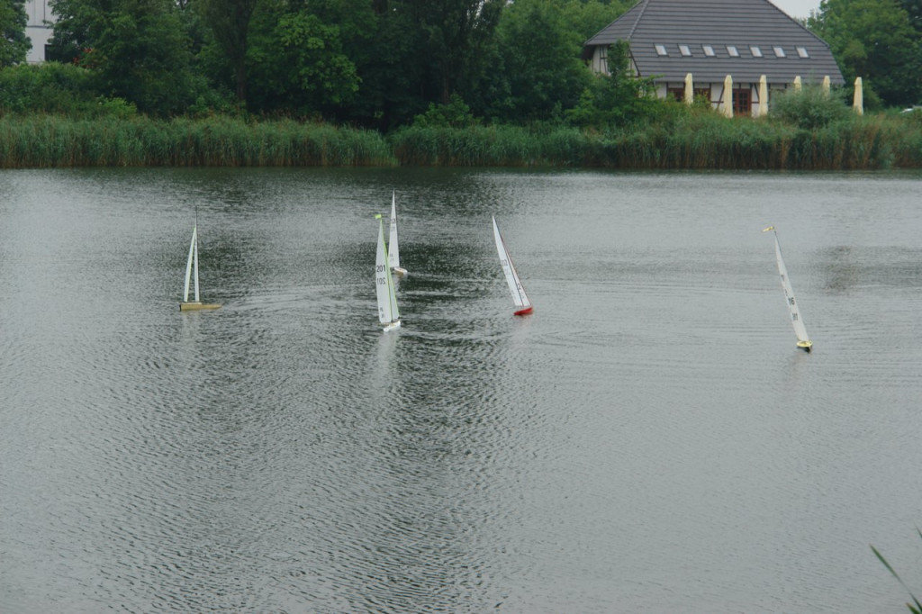Regaty jachtów sterowane radiem w Brzegu