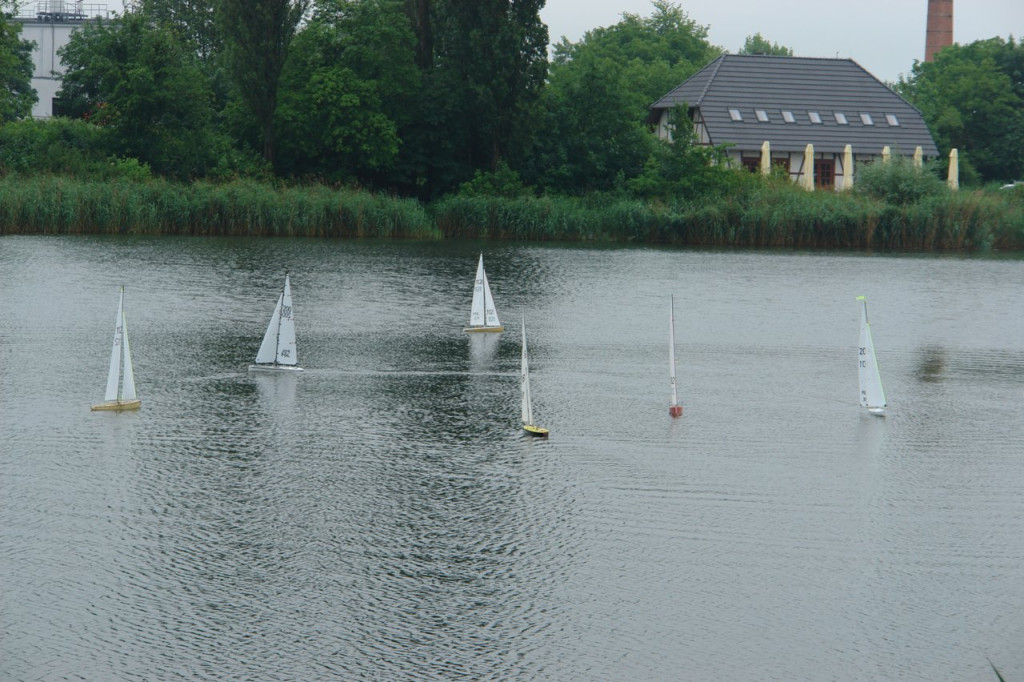 Regaty jachtów sterowane radiem w Brzegu