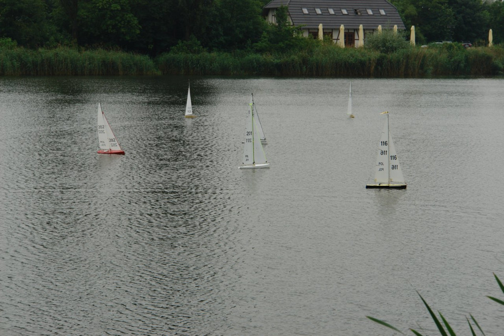 Regaty jachtów sterowane radiem w Brzegu