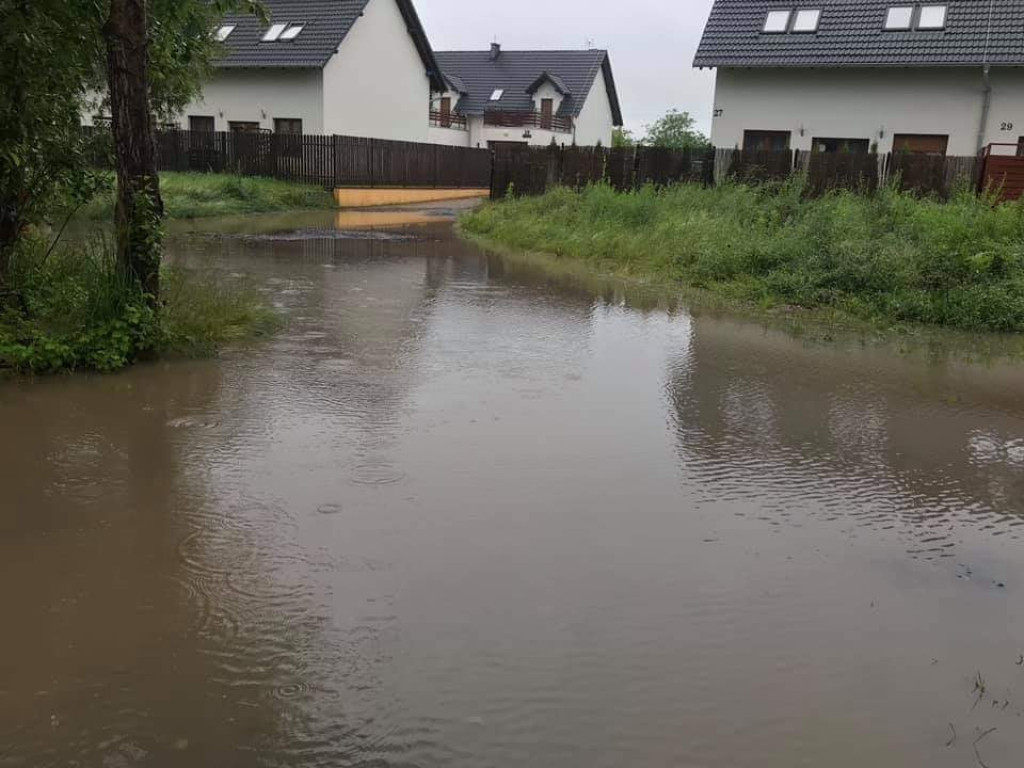 Mieszkańcy Tivoli nie mogą się doczekać na drogę. Osiedle wygląda jak 